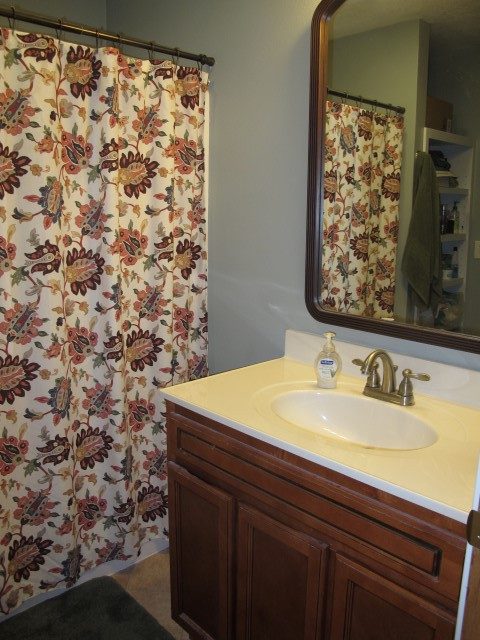 bathroom with tub and shower combo   7 X 7.75